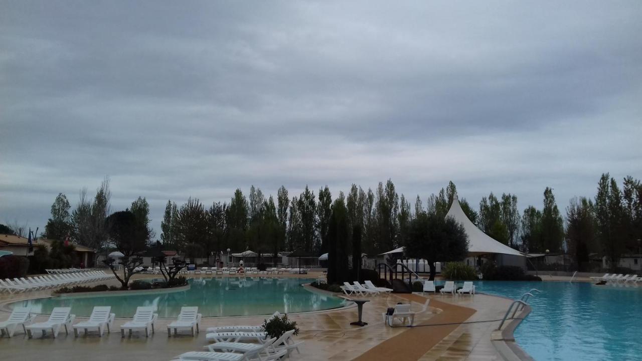 La Carabasse Hotell Vias Exteriör bild